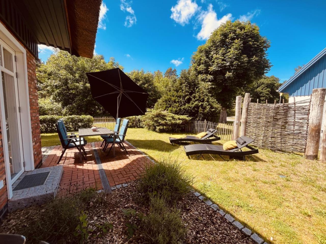 Friesia Urlaub Unterm Reetdach Fuer 4 Pers Terrasse Garten 2 Sz Борн Экстерьер фото